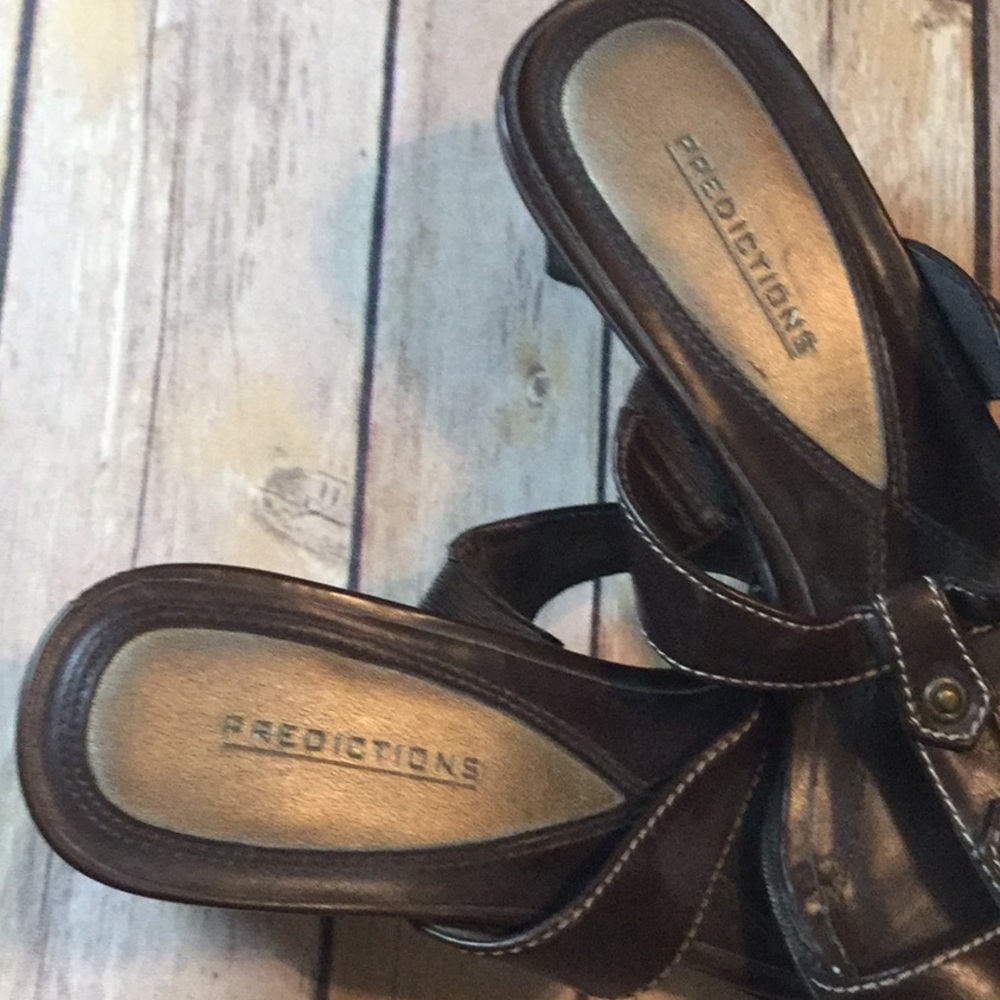 Predictions Sandals - Picture 3 of 4